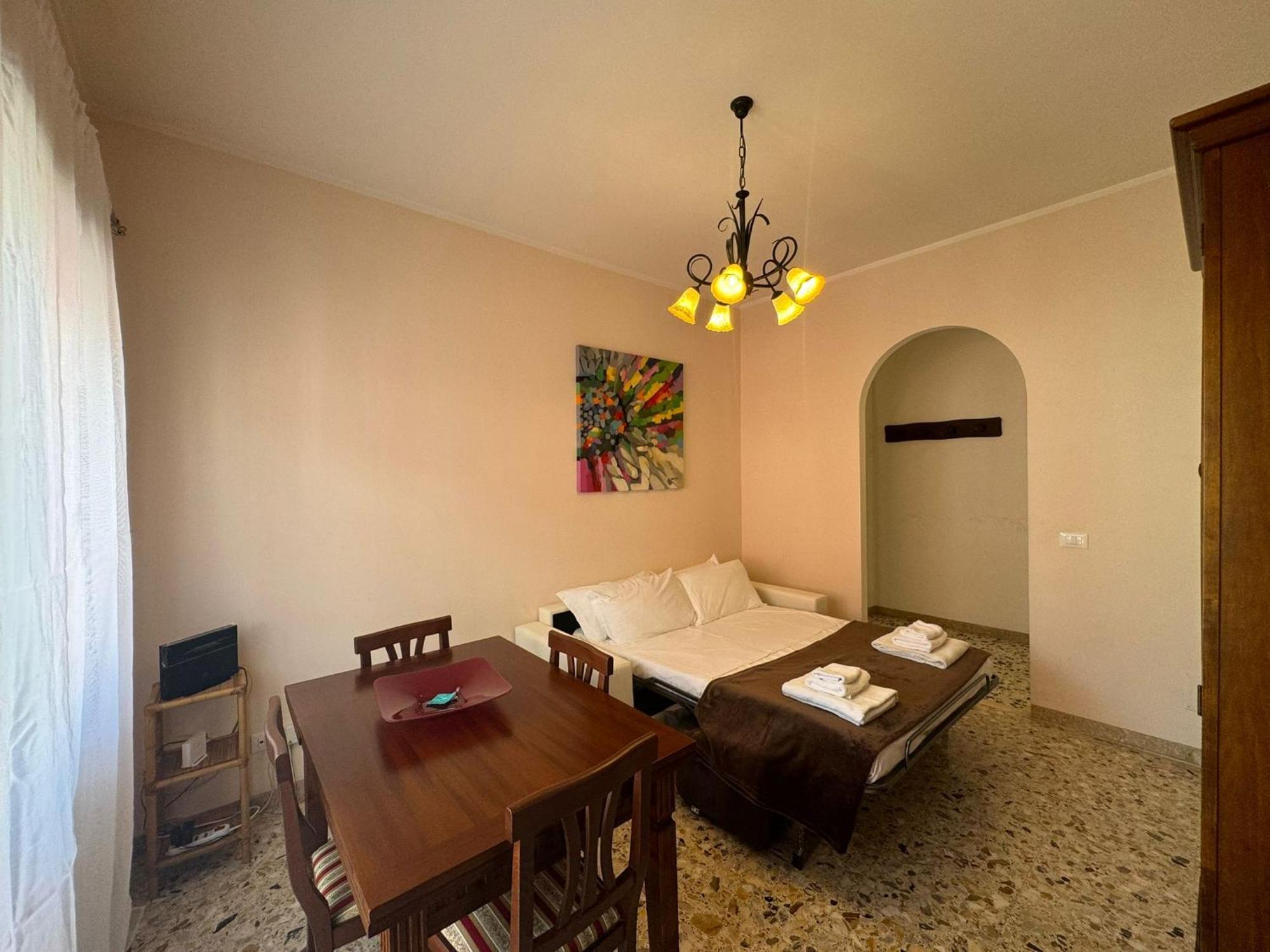 Vintage Comfort Steps From Vatican Apartment Rom